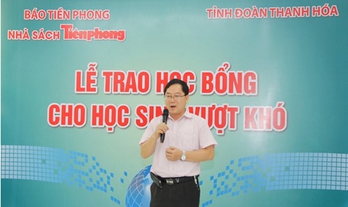 Nhà báo Lê Xuân Sơn - Tổng biên tập báo Tiền Phong, Chủ tịch HĐQT Công ty Cổ phần Tiền Phong phát biểu tại buổi lễ