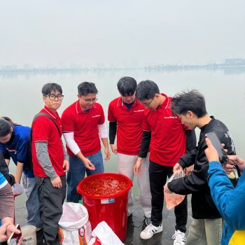 Y4C lan tỏa lối sống xanh từ phong tục thả cá ngày Tết Ông Công Ông Táo